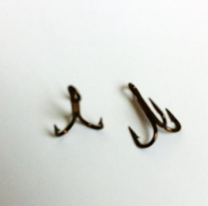 Тройник MUSTAD  3551 №14 цвет BR 